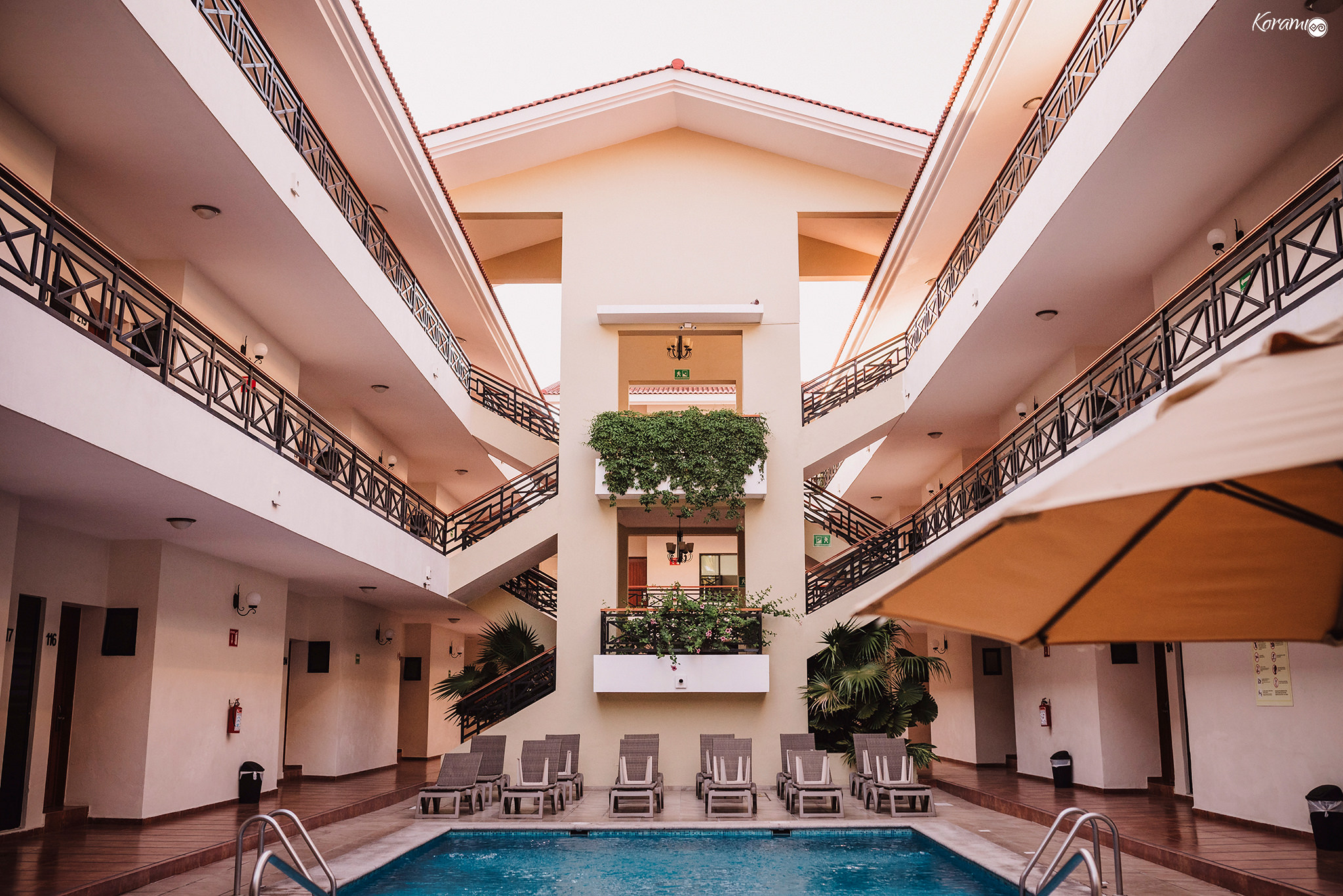 Jardín de eventos XANAH-Salon_para_Bodas_Colima_Fotografo_Bodas_Organizacion_Banquete-Flores--009